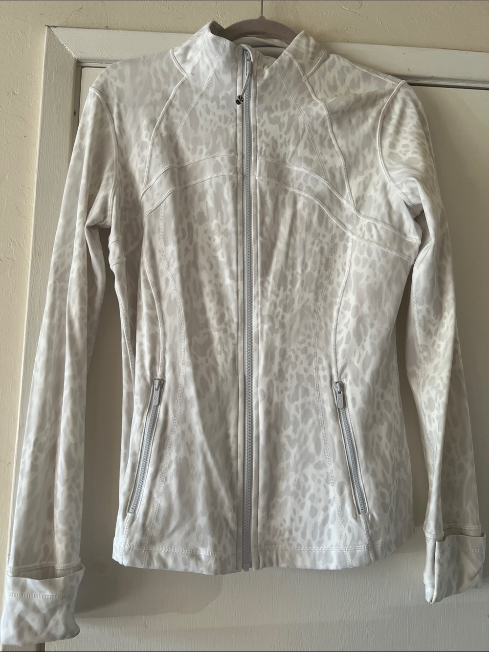 Lululemon Define Jacket
Women's White Animal-Print Zip Jacket
No tag, like new.